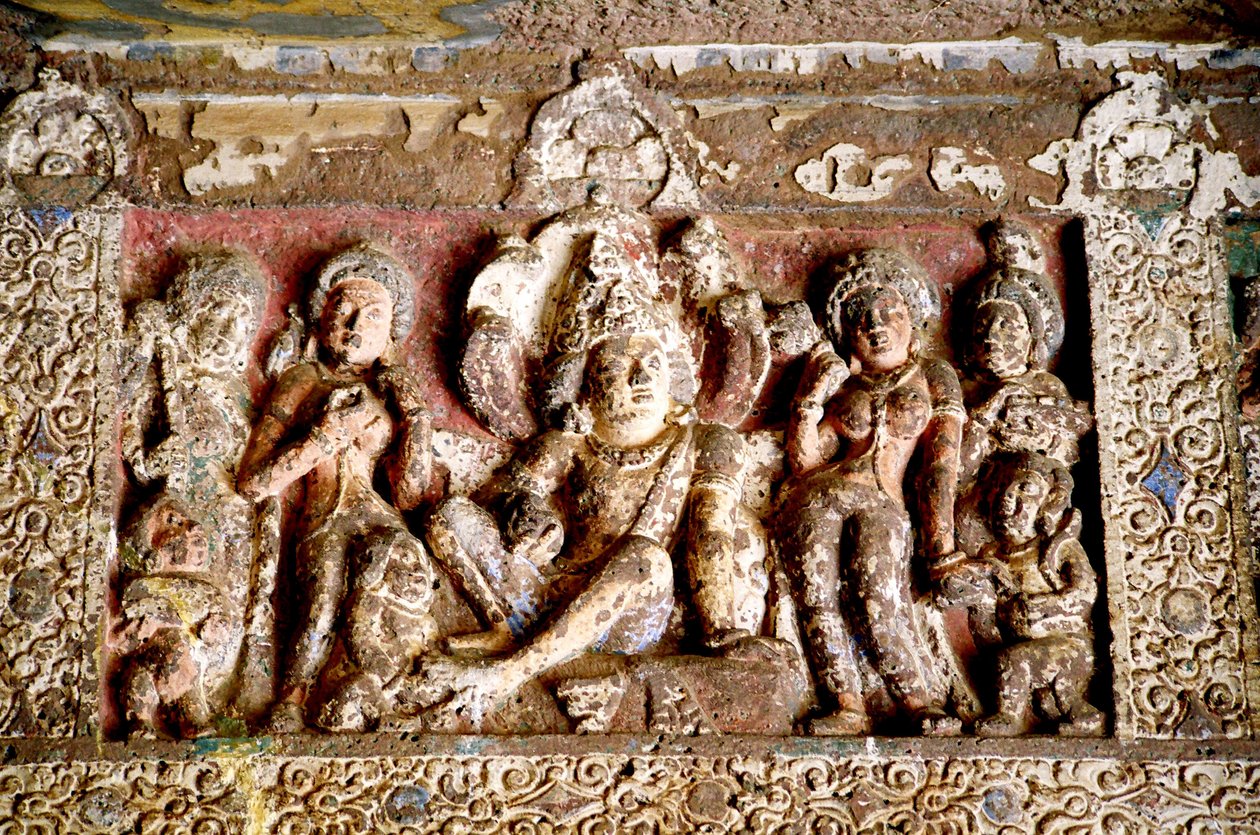 Kamienne rzeźby w jaskiniach Ajanta, Maharashtra, Indie. 29 buddyjskich jaskiń wykopano między II wiekiem p.n.e. a I n.e. oraz 4-7 n.e., ale odkryto je dopiero w 1819 r., ok. autorstwa Unknown