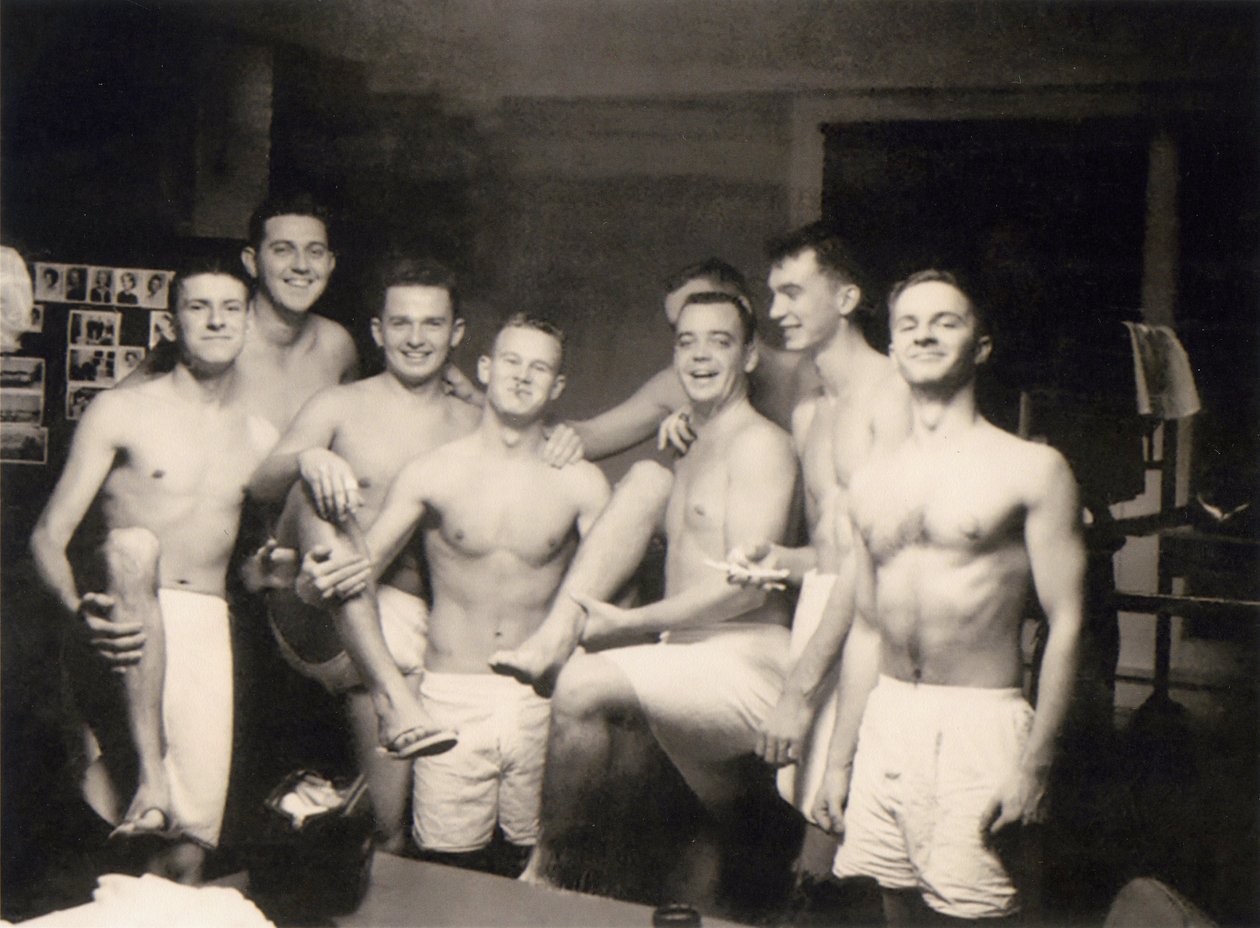 Amerykańscy żołnierze w szatni, ok. 1942 r. autorstwa Unknown