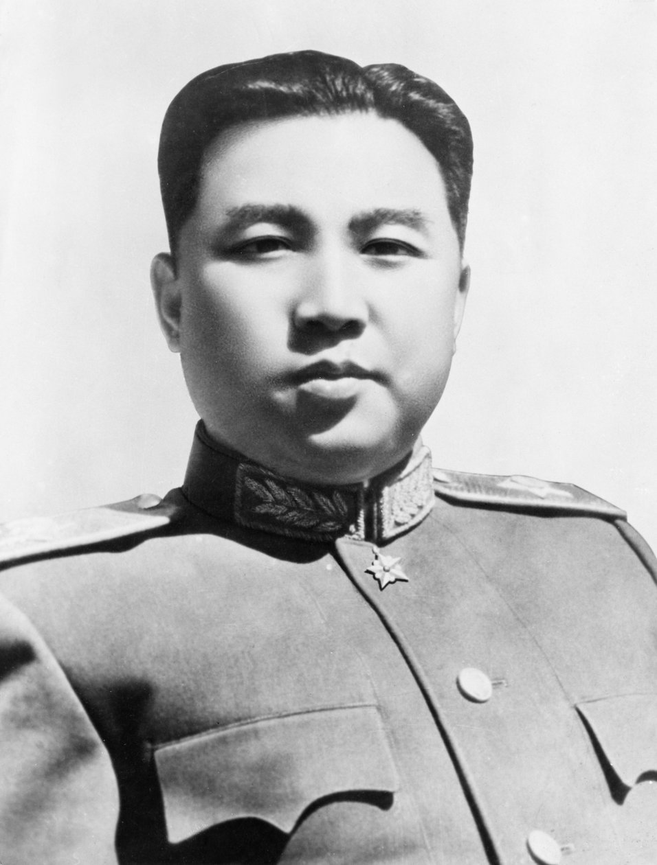 Marszałek Kim Il Sung, przewodniczący Komitetu Centralnego Korei Nodong Dang i premier Koreańskiej Republiki Ludowo-Demokratycznej, 1953 autorstwa Unknown