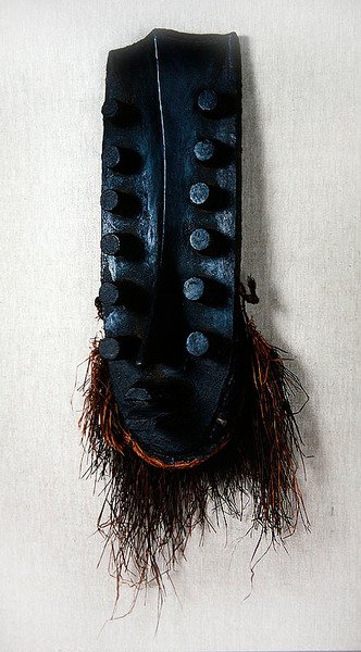 Maska Oubi (drewno i włókno) autorstwa African