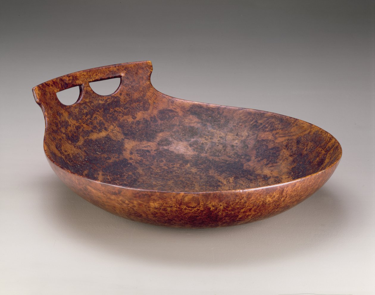 Miska, Eastern Sioux, Rdzenni Amerykanie, ok. 1850 (drewno jesionowe) autorstwa American School