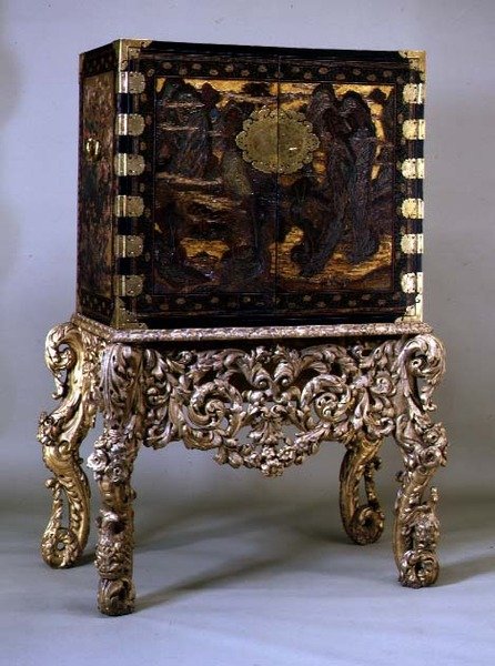Szafka na stojaku z pozłacanego drewna, ok.1680 (szafka) autorstwa Dutch School