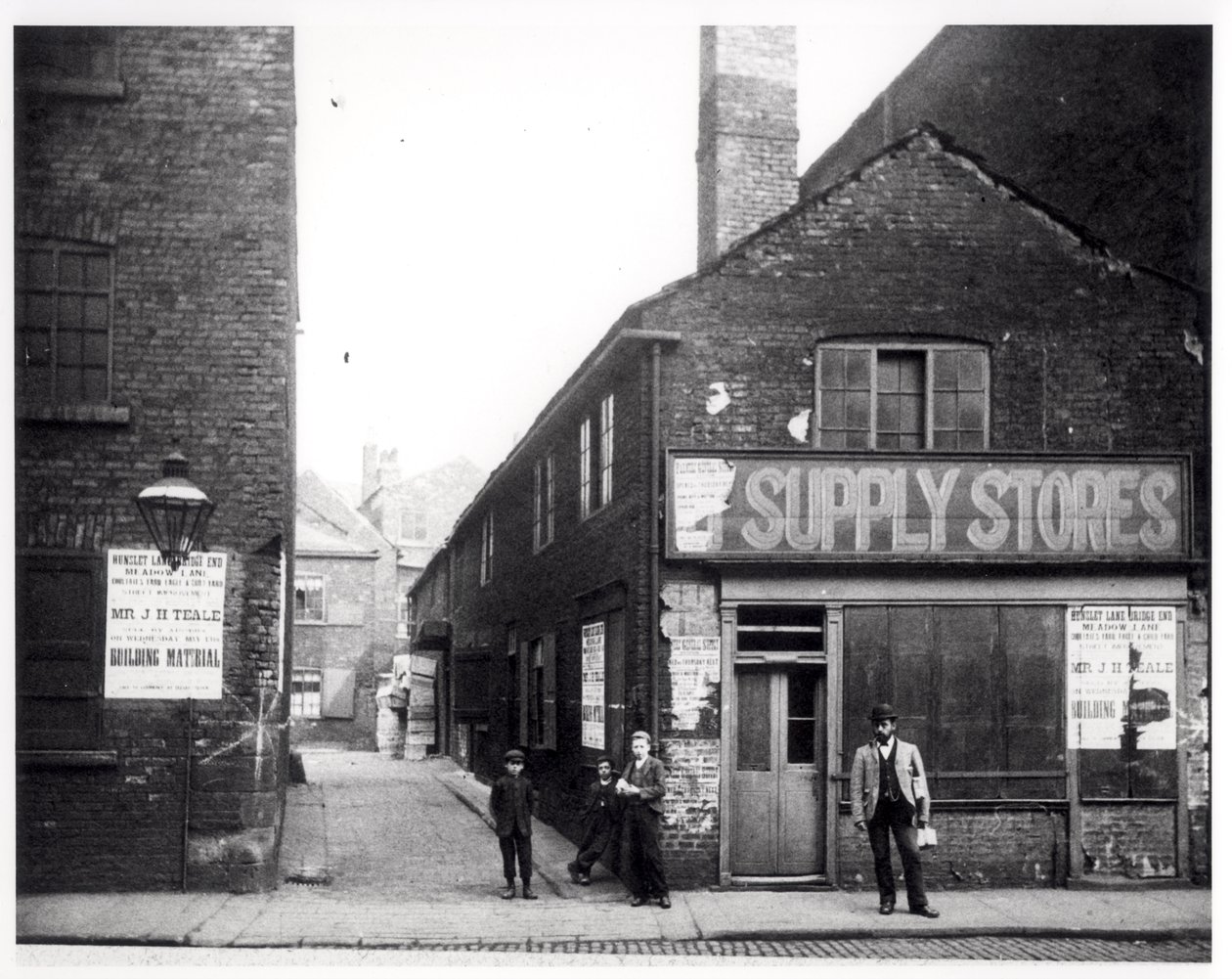 Wejście do Eagle and Child Yard, Hunslet, Leeds, 1896 autorstwa English Photographer