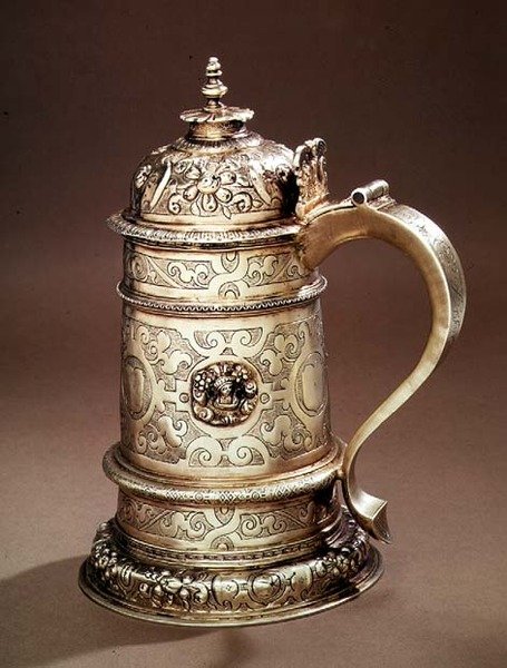 Kufel, I.R. z czworobokiem pod tarczą, 1602 (srebro) autorstwa English School