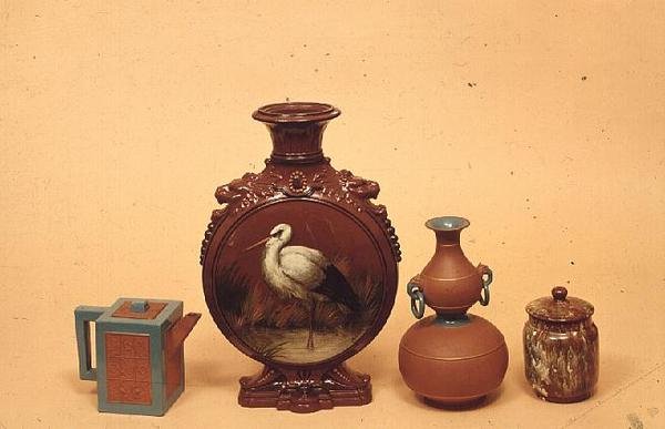 Watcombe pottery pilgrim bottle, jar and cover, c.1875 (ceramika) autorstwa English School