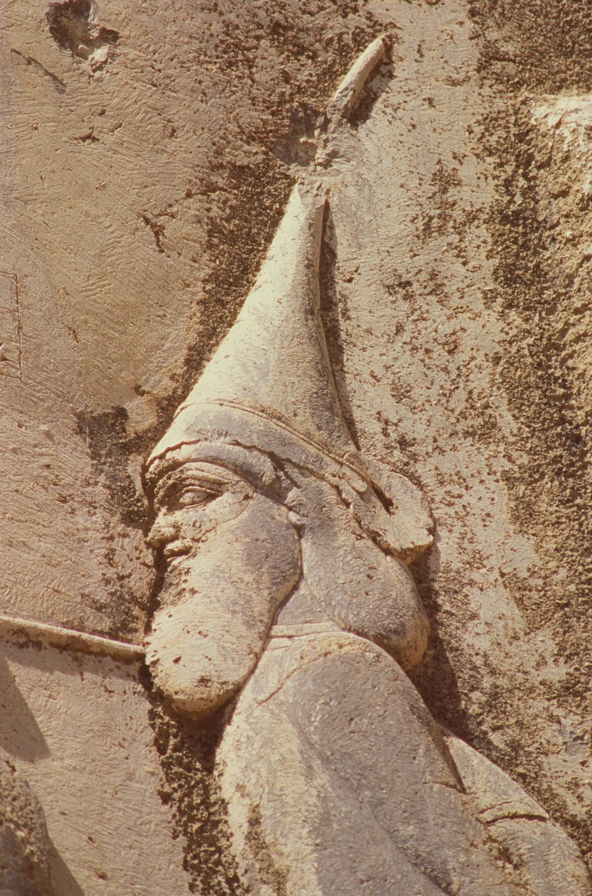 Skunkha, zbuntowany król, w scytyjskim kapeluszu, fragment z Pomnika Dariusza, 521-19 p.n.e. autorstwa Achaemenid