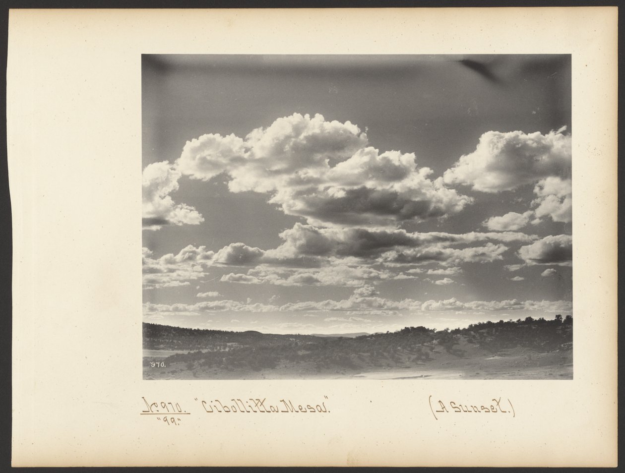 Cibollitta Mesa. (Zachód słońca.) autorstwa Adam Clark “A. C.” Vroman