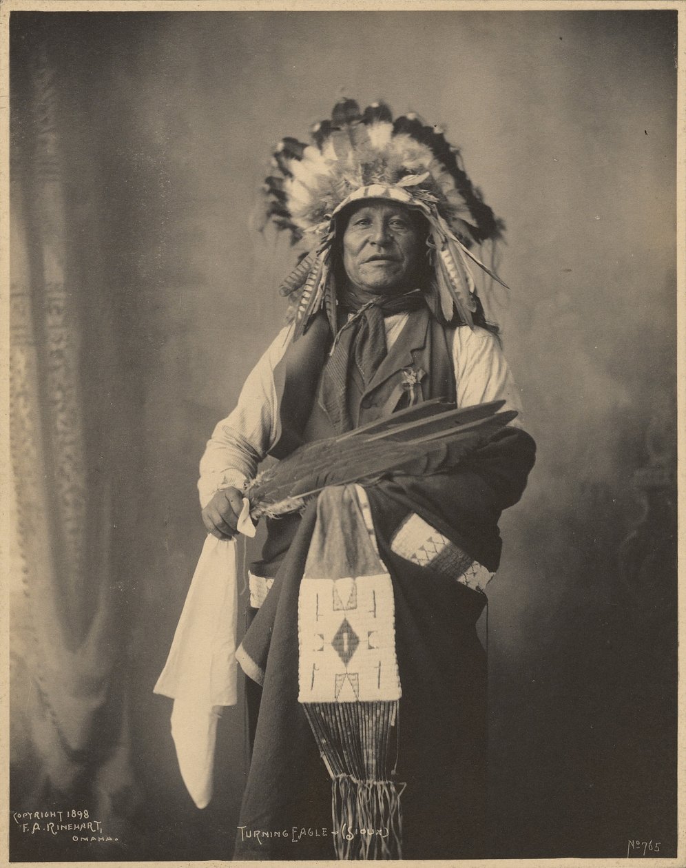 Turning Eagle, Sioux autorstwa Adolph F. Muhr