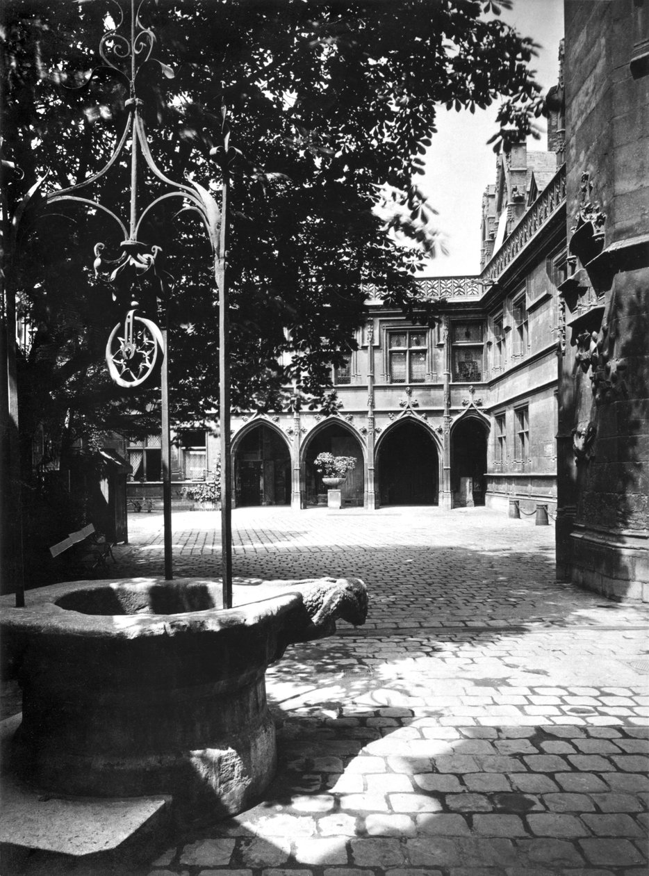 Hotel Cluny widziany z dziedzińca, Paryż autorstwa Adolphe Braun