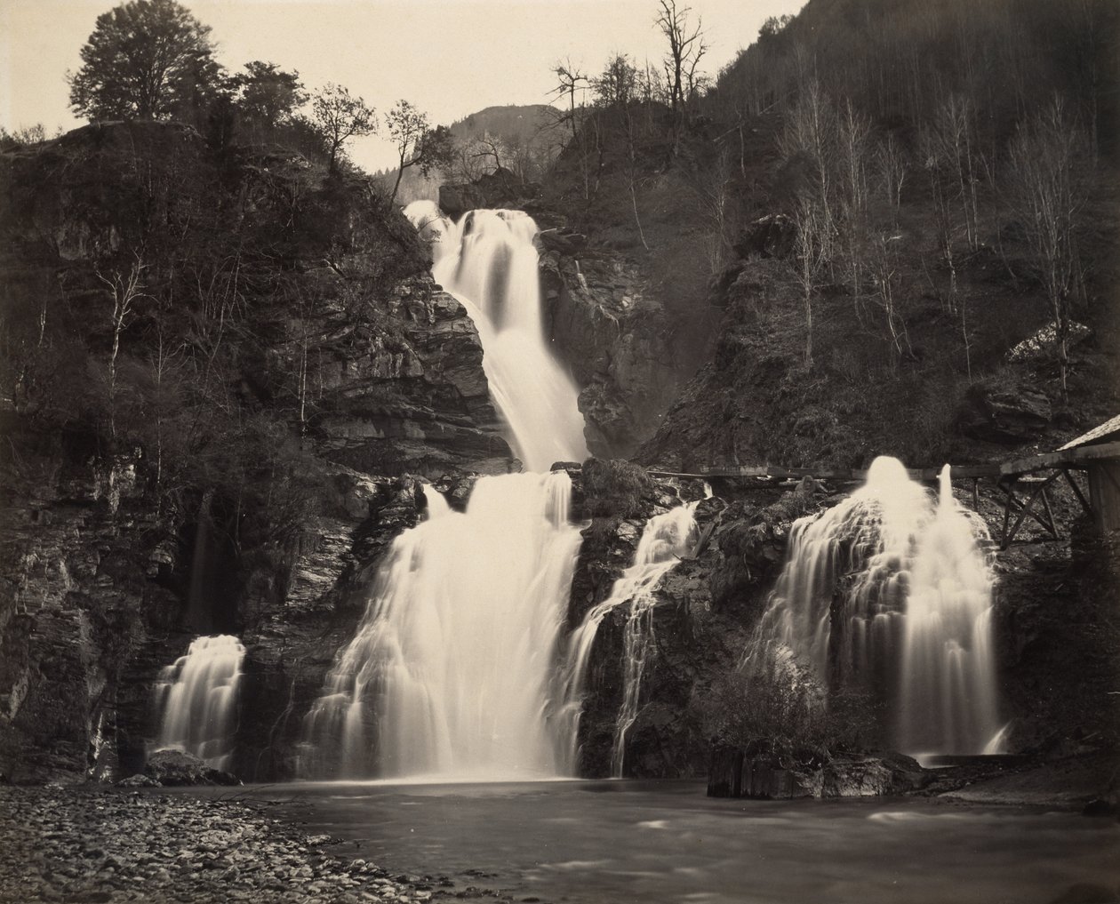 Falls of the Reichenbach, ok. 1860 (druk albumowy) autorstwa Adolphe Braun