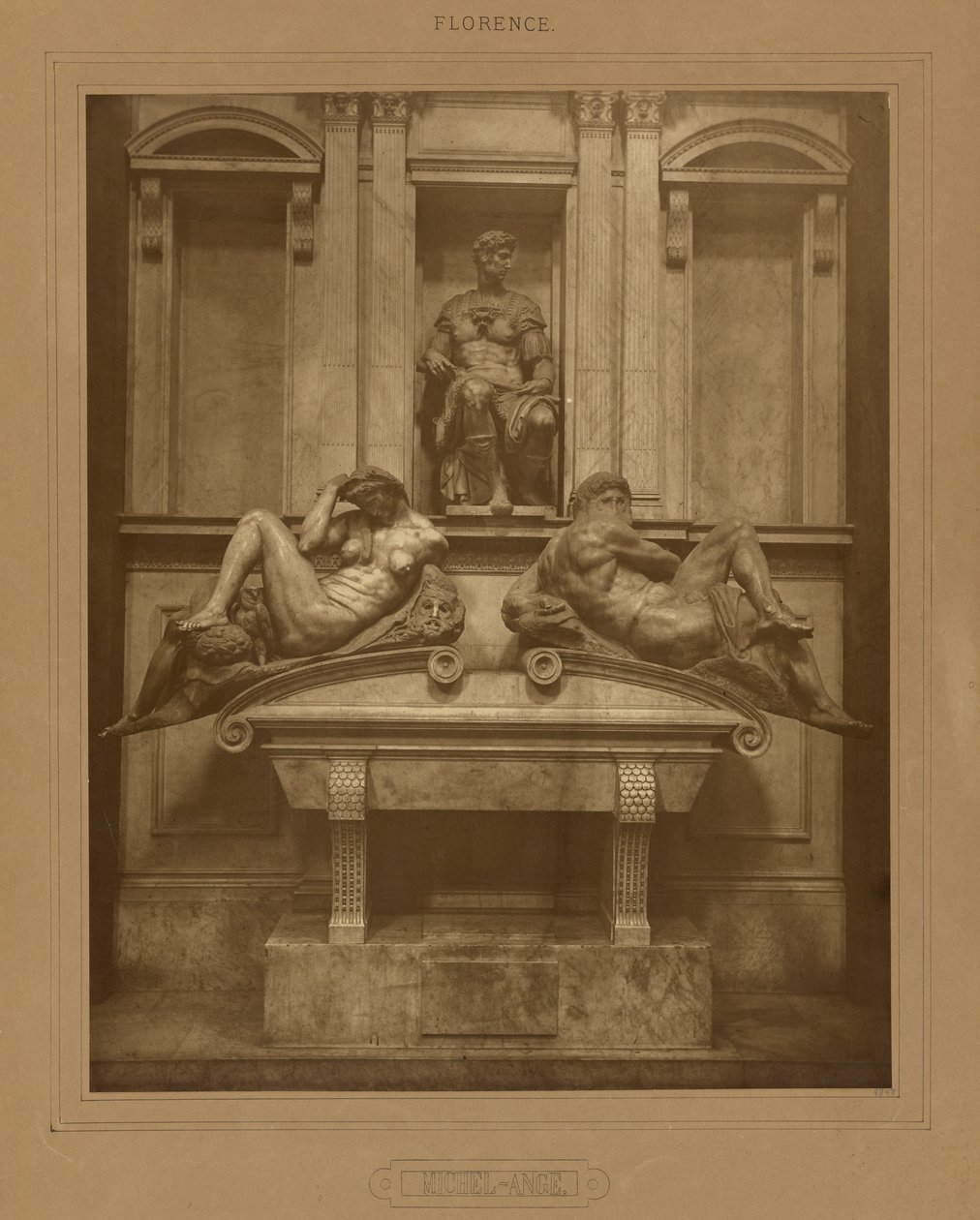 [Grobowiec Michała Anioła Medyceuszy, Florencja]. autorstwa Adolphe Braun