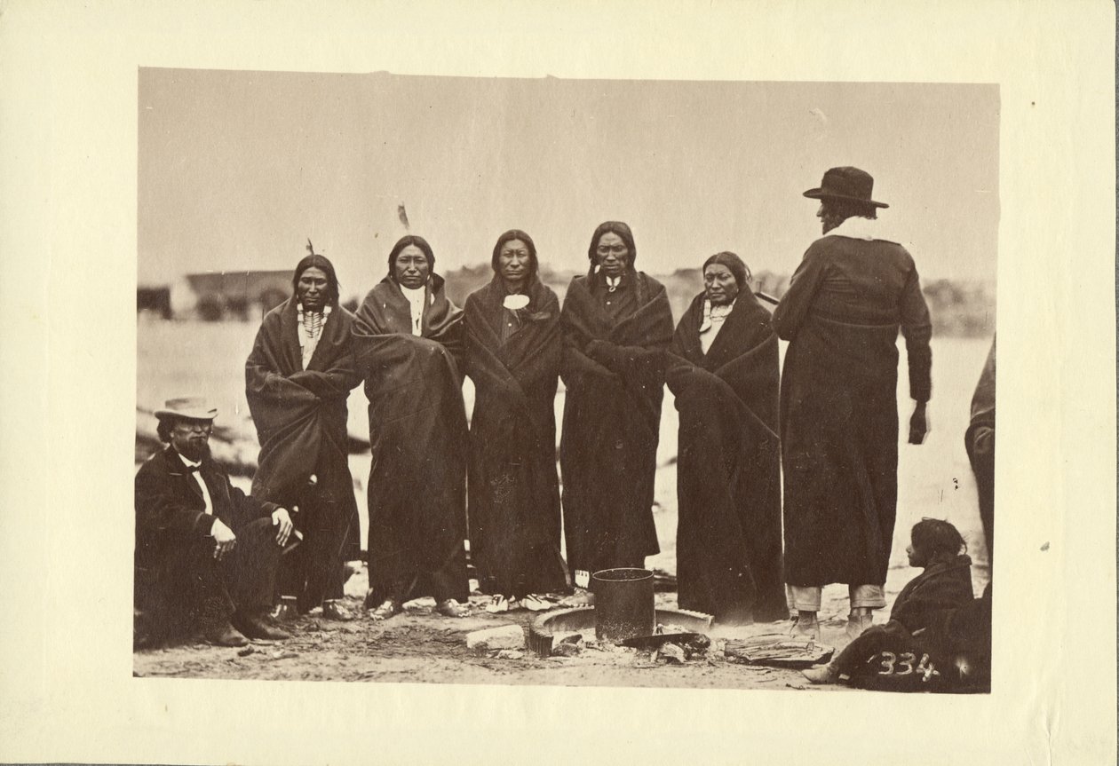 Tashunkakokip (Stary człowiek bojący się swoich koni) i jego wodzowie, Oglala, 1868 (druk albumowy) autorstwa Alexander Gardner