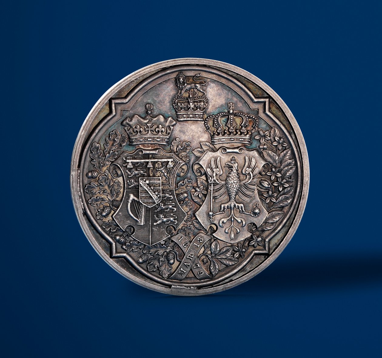 Medal upamiętniający ślub księcia Connaught i księżniczki Ludwiki Pruskiej, 1879 (rewers z 419672) autorstwa Alfred and Wyon, Joseph Shephard Wyon