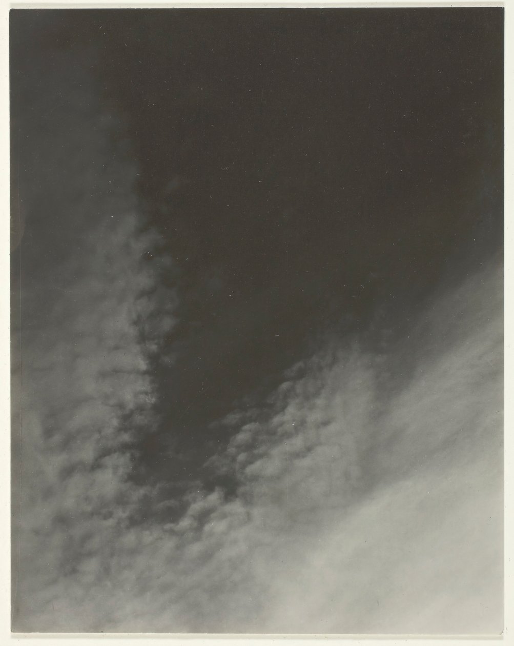 Odpowiednik, z zestawu E Print 3, 1923. autorstwa Alfred Stieglitz