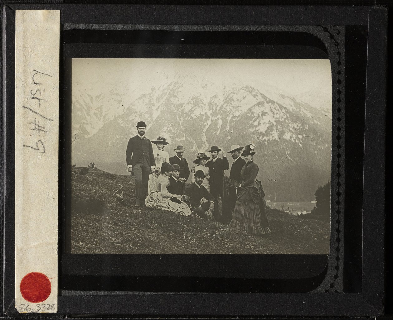 Rodzina i przyjaciele w Mittenwalk, ok. godz. 1884. autorstwa Alfred Stieglitz