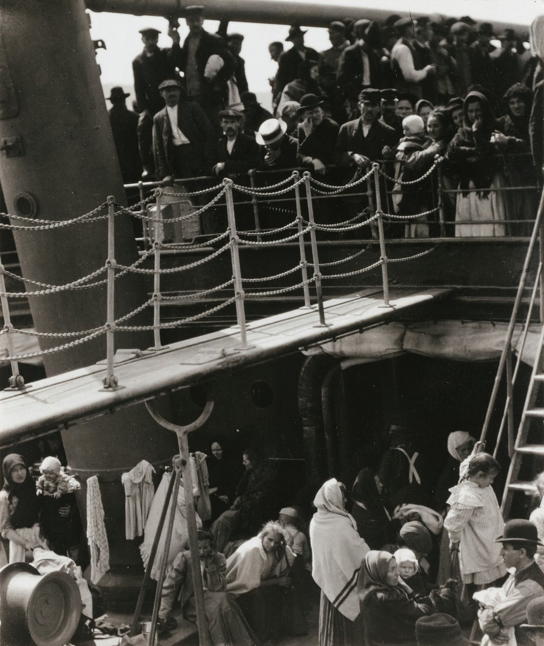 The Steerage, 1907, wydrukowany w 192039. autorstwa Alfred Stieglitz