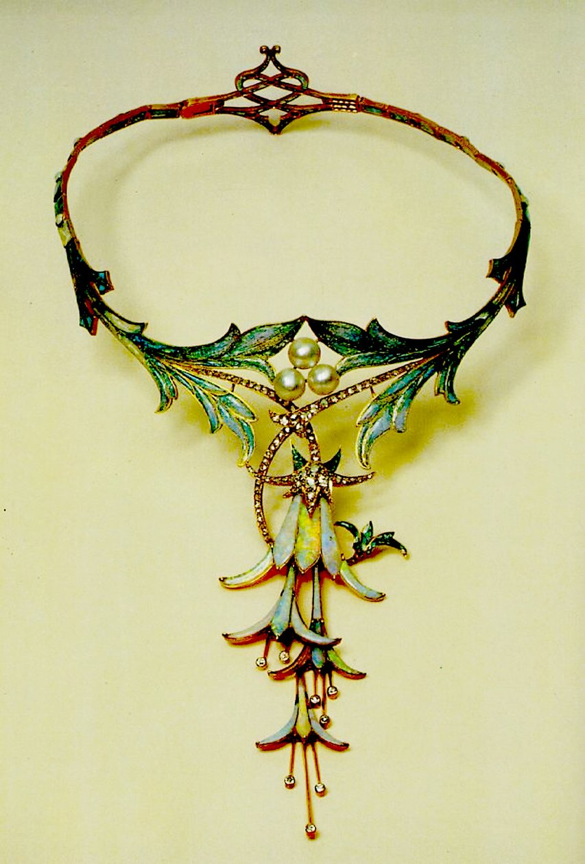 Naszyjnik, 1905 (opal, szafir, brylanty i złoto) autorstwa Alphonse Mucha