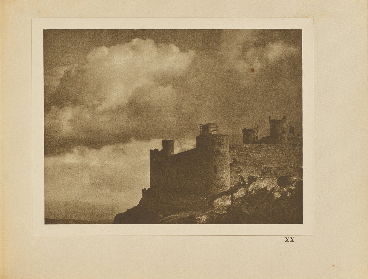 Chmury i zamek autorstwa Alvin Langdon Coburn