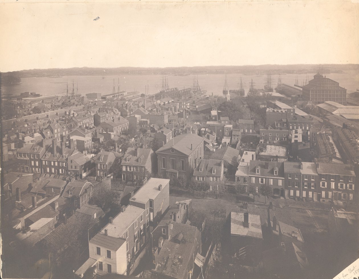 Panorama Filadelfii, widok na wschód - na wschód od wieży strzałowej, 1870 (druk albumowy) autorstwa American Photographer