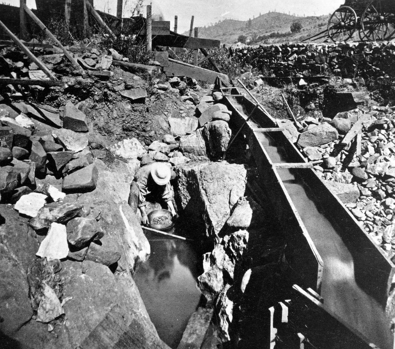 Placer Mining, Panning Out, z Gems of California Scenery opublikowanej przez Lawrence i Houseworth, 1866 autorstwa American Photographer