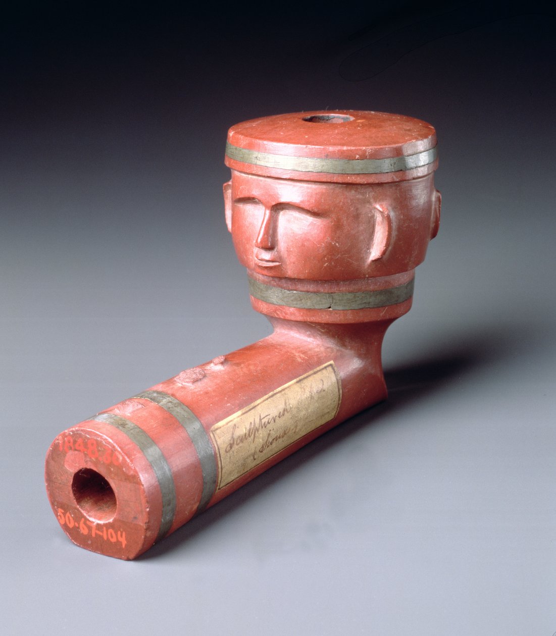 Intarsjowana miska do fajki z dwiema ściankami, Sioux, Minnesota, 1801-33 (stealit i ołów) autorstwa American School