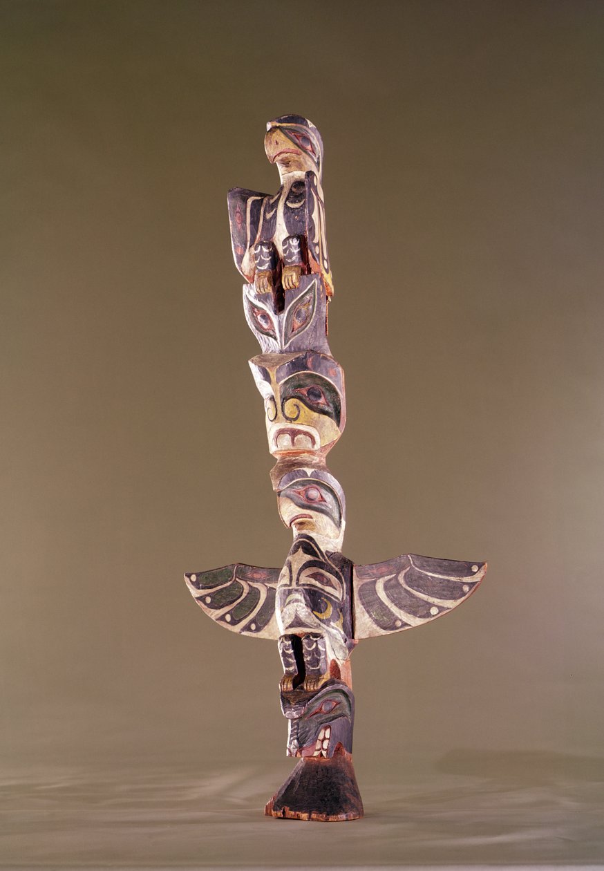 Słup totemowy Tlingit Bird Clan (malowane drewno) autorstwa American School