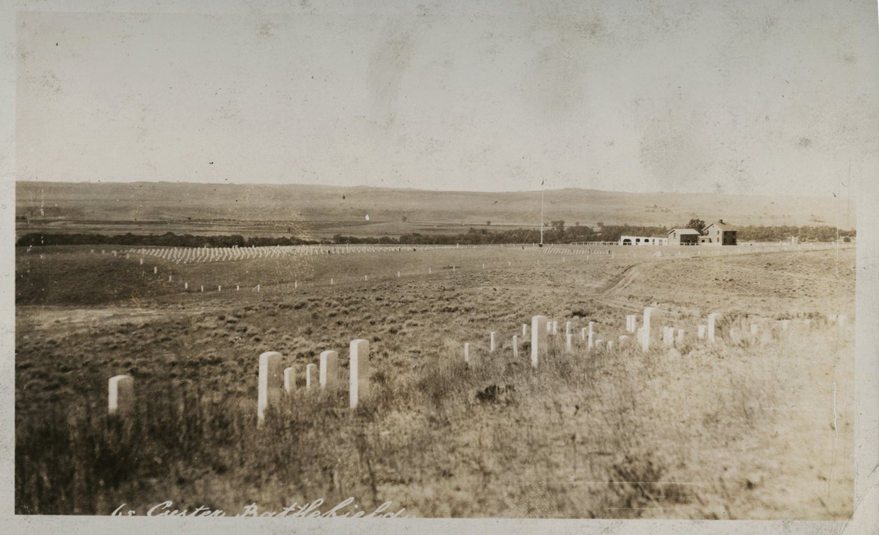 Scena na polu bitwy pod Custer autorstwa American Photographer