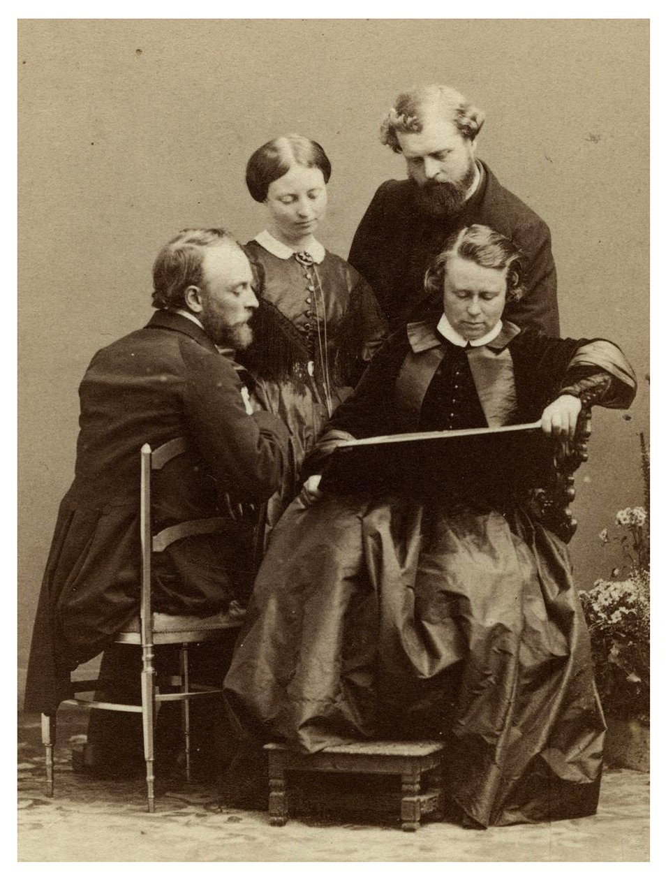 Marie-Rosalie (Rosa) Bonheur z trzema nieznanymi członkami rodziny, ok. 1888 r. autorstwa Andre Adolphe Eugene Disderi