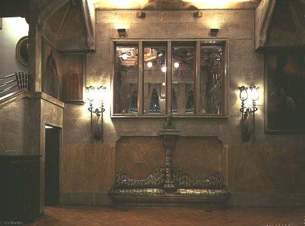 Wielka sala autorstwa Antoni Gaudi