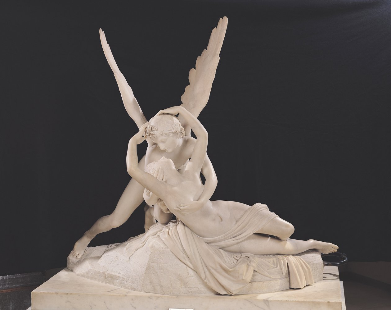 Psyche ożywiona pocałunkiem Kupidyna 1787-93 (marmur) (zob. też 123192) autorstwa Antonio Canova