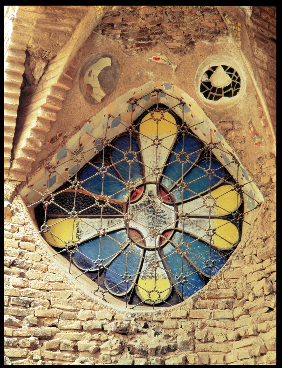Witraż autorstwa Antonio Gaudi