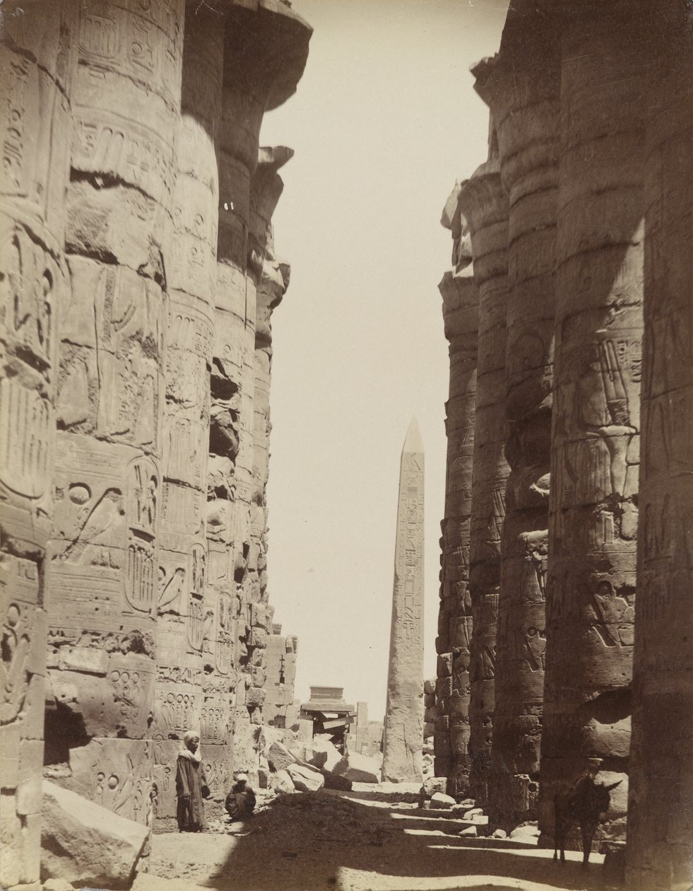 کالمونه او اوبیلسک په کارناکپولي کې autorstwa Antonio Beato