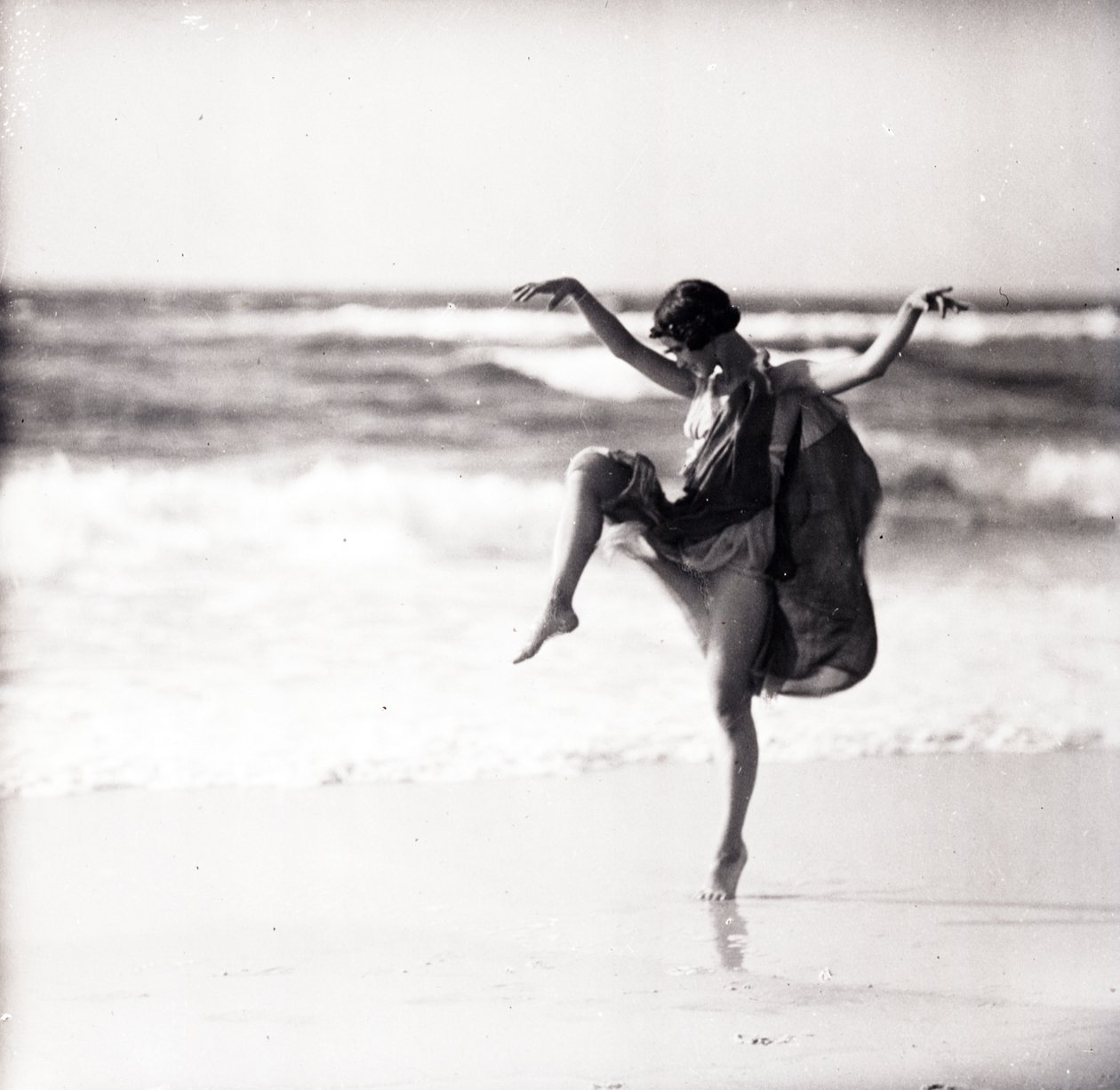 Tancerka Anna Denzler, 1921 (fot. bw) autorstwa Arnold Genthe
