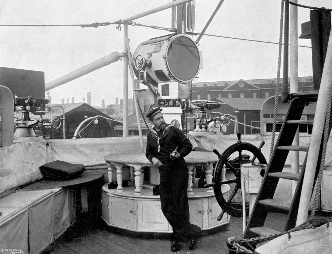 Holofot na pokładzie HMS Imperieuse, 1896 autorstwa Arthur Debenham