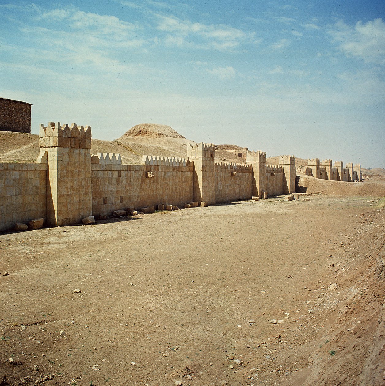 Mury miasta autorstwa Assyrian
