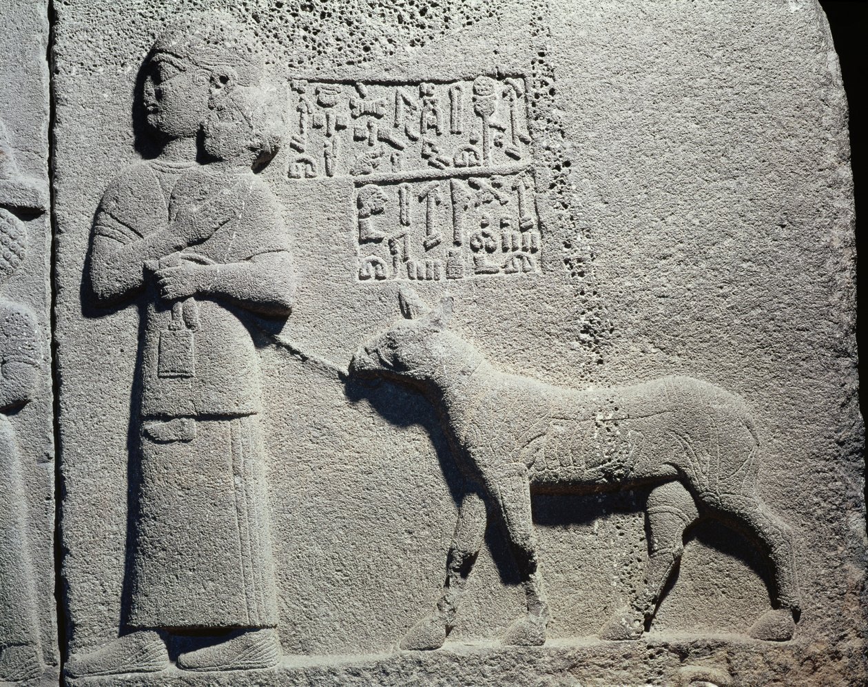 Królowa lub mamka niosąca Tuwarsais, najmłodszego syna króla Ararasa, Karkemisza, neohetytę (bazalt) autorstwa Assyrian