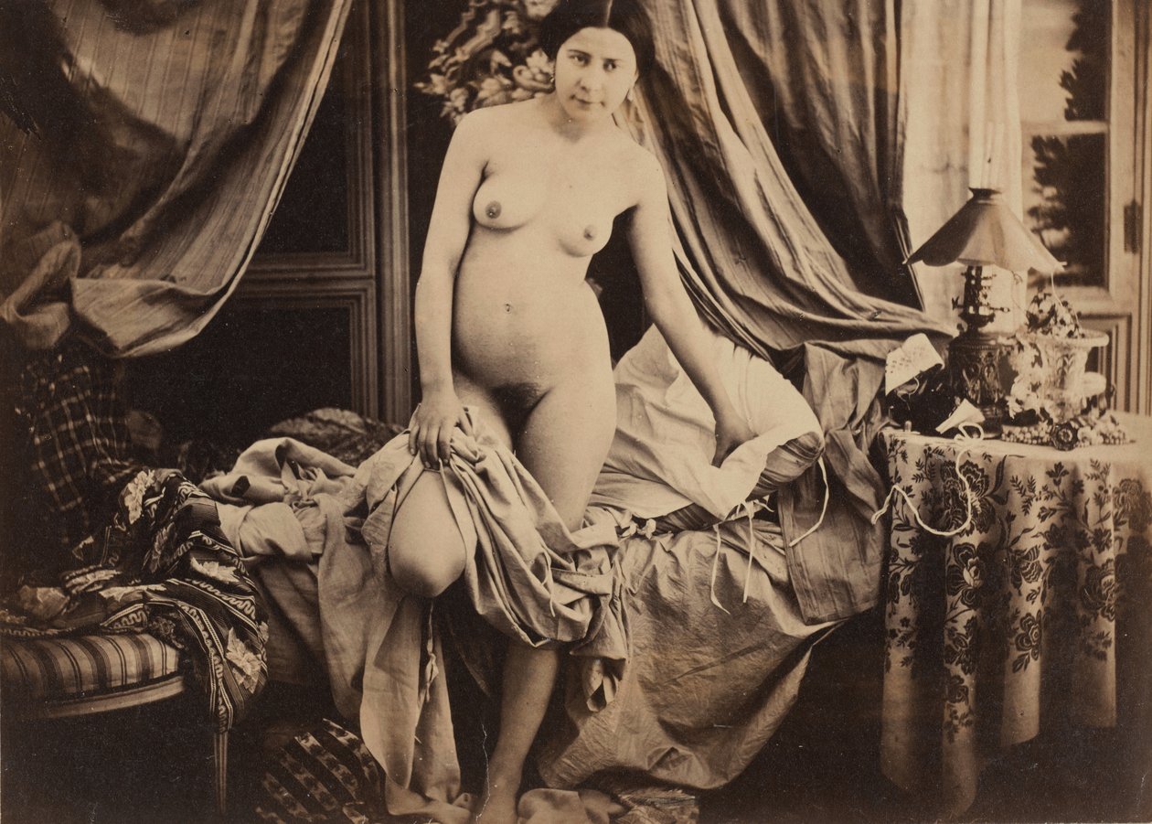 [Akt stojący przy łóżku], ca. 1854. autorstwa Auguste Belloc