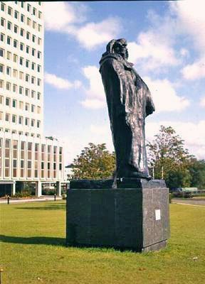 Balzac (brąz) autorstwa Auguste Rodin