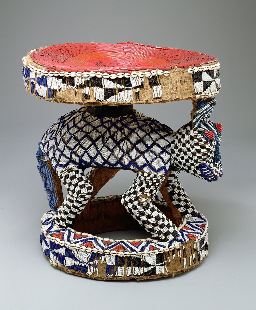 Tron afrykański (drewno i koraliki) autorstwa Bamileke Culture Bamileke Culture