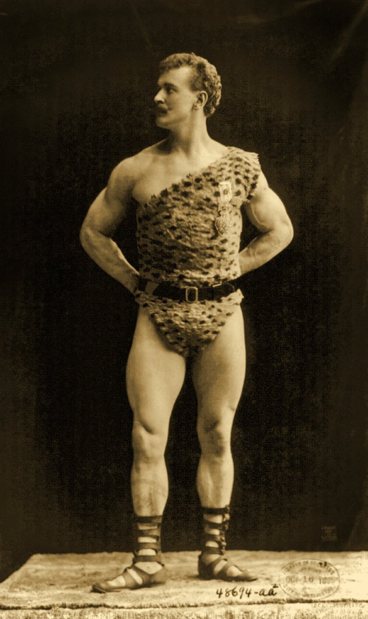 Eugen Sandow, w klasycznej starożytnej pozie grecko-rzymskiej, ok. 1894 r. autorstwa Benjamin J. Falk