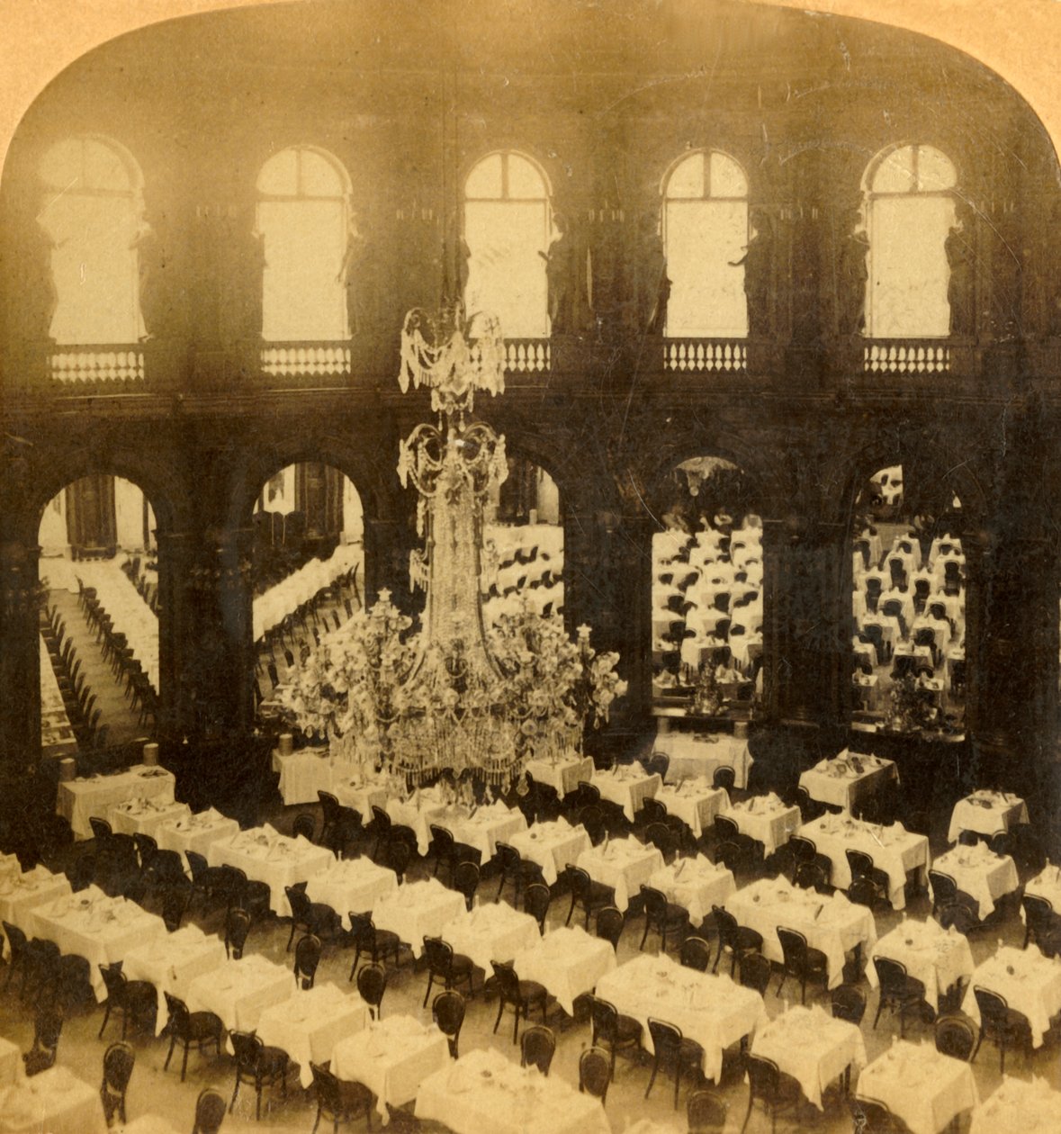„Salon jadalny, Grand Hotel, Paryż, Francja”, 1904. autorstwa Bert Underwood