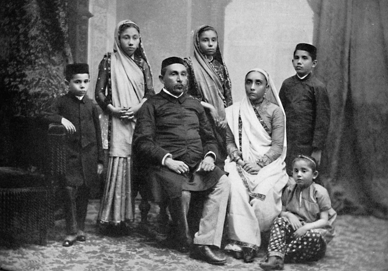 Rodzina Parsi, 1902 autorstwa Bourne and Shepherd