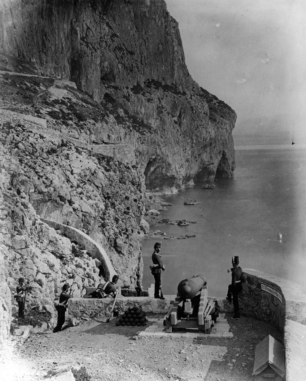 Bateria Europa Advance, Gibraltar, ok. 1868 r. autorstwa British Photographer