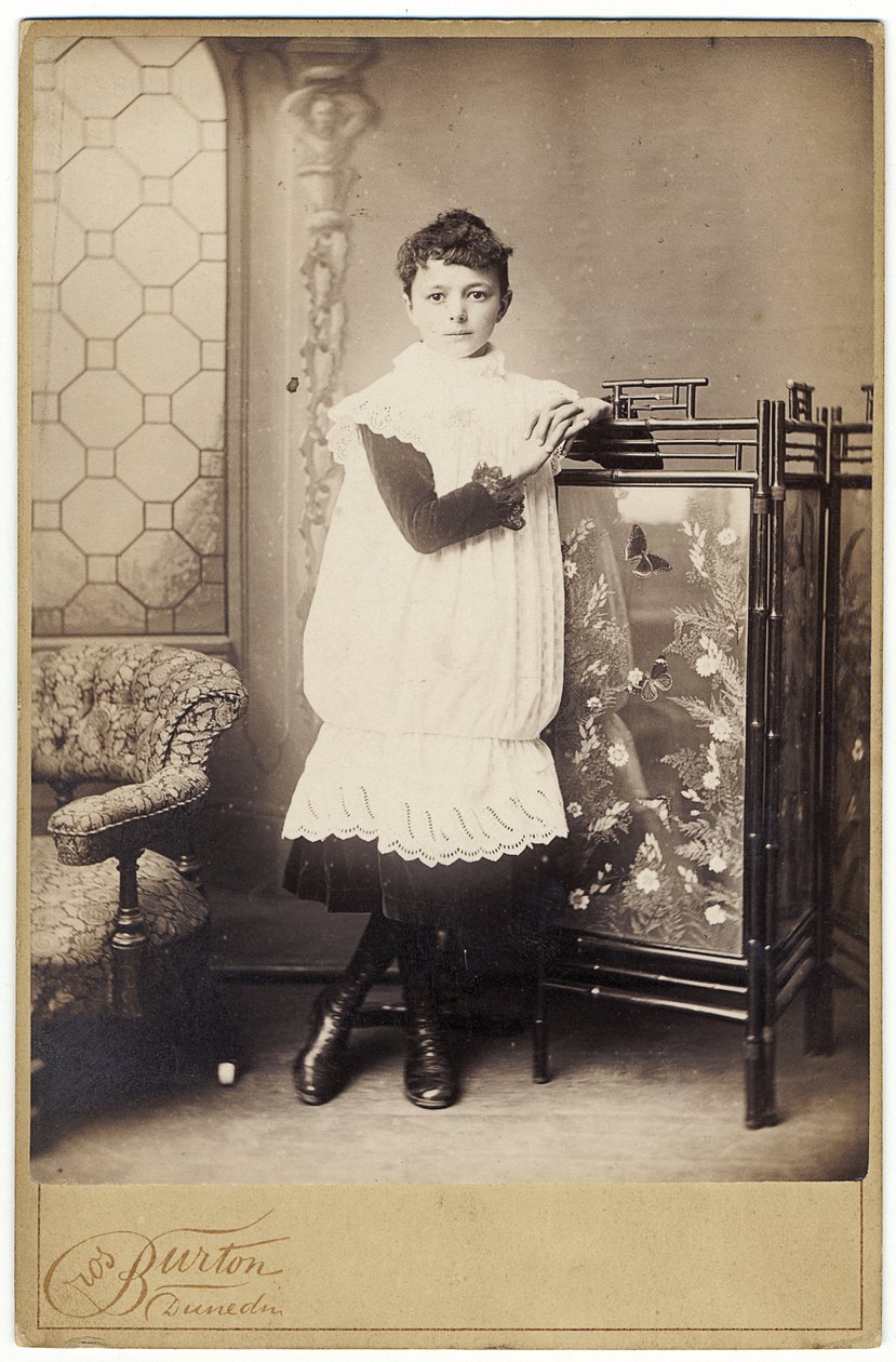 Portret, 1888 (odbitka albumowa) autorstwa Burton Brothers Studio