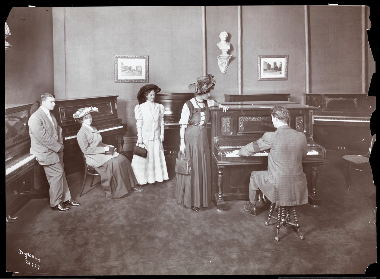 Salon fortepianowy, Nowy Jork, 1907 (srebrna odbitka żelatynowa) autorstwa Byron Company