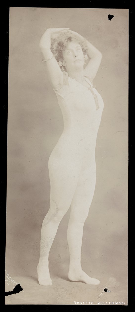 Annette Kellerman, ok. 1900 (odbitka żelatynowa) autorstwa Byron Company