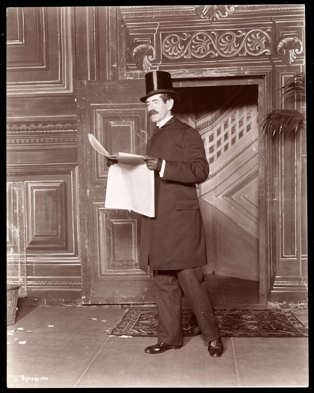 Ilustracja do „Detective Story du Jour”, c.1898 (srebrny odbitka żelatynowa) autorstwa Byron Company