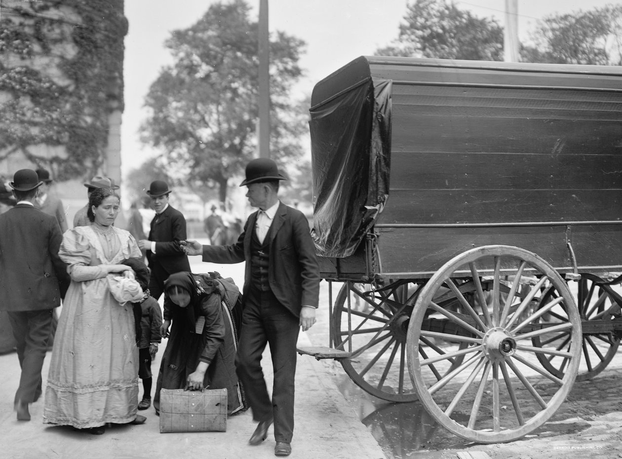 Imigranci w Battery Park, Nowy Jork, NY, ok. 1900 autorstwa Byron Company