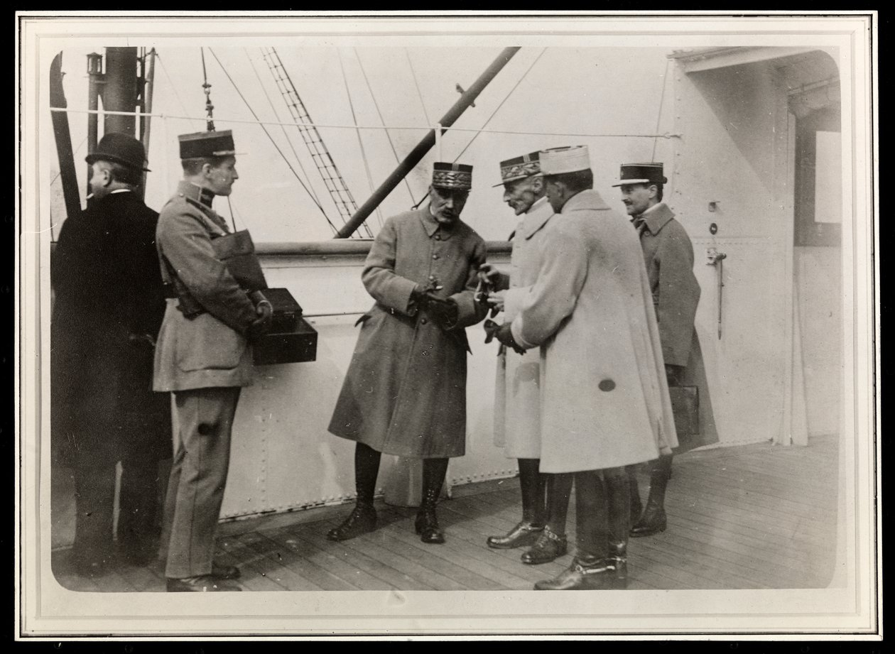 Marszałek Foch na SS "Paryż", 1906 (srebrny odbitka żelatynowa) autorstwa Byron Company