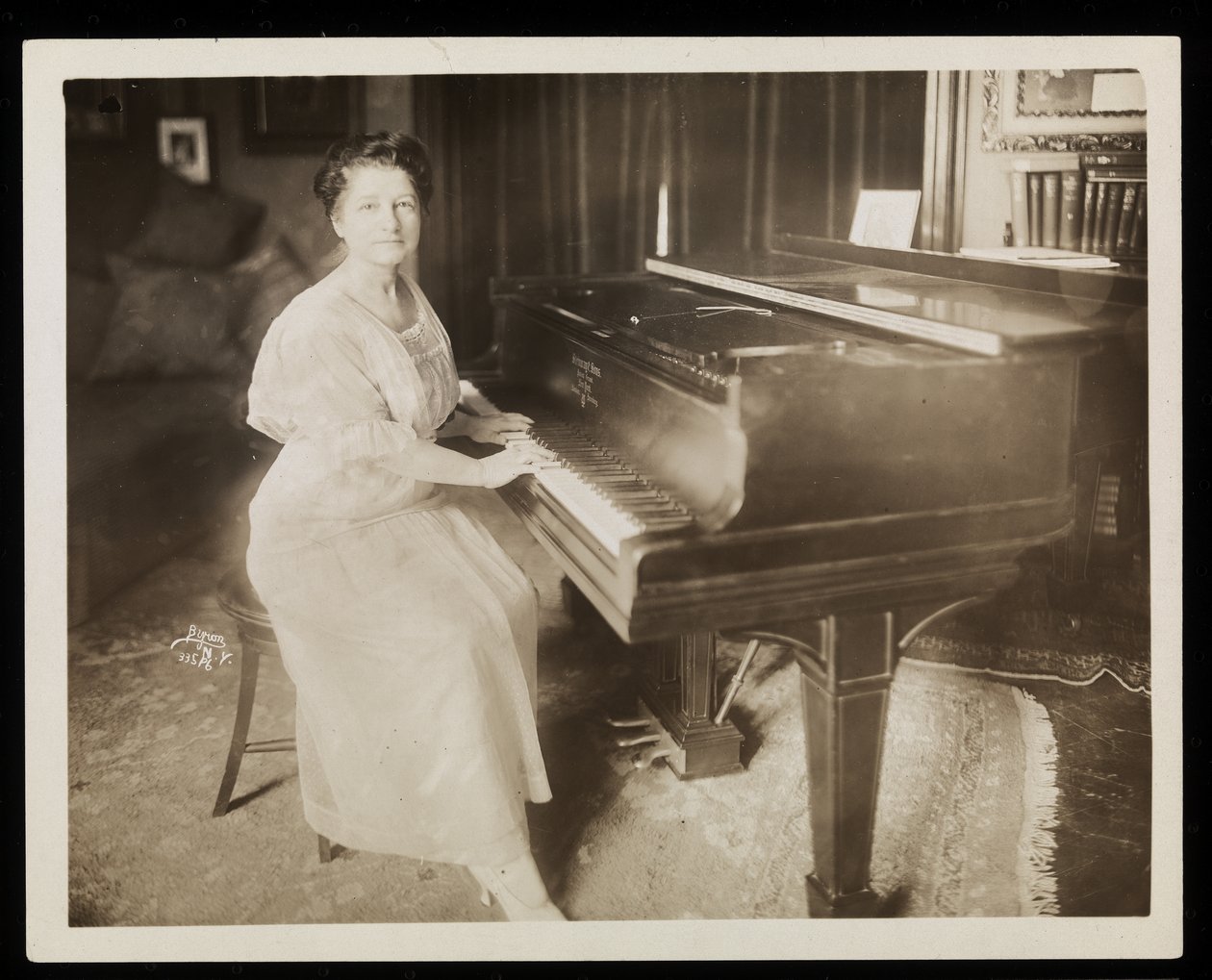 Miss Murray Louise Todd, 1915-6 (srebrny odbitka żelatynowa) autorstwa Byron Company